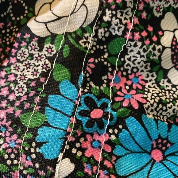 1970s Black Floral Short Maxi Dress - Picture 4 of 4
